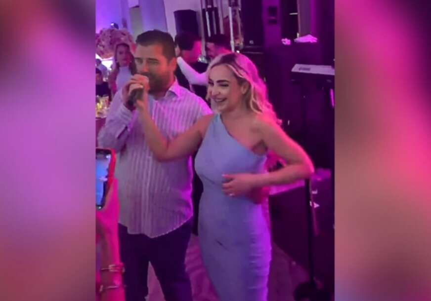 (VIDEO) "Malo je i moja pjesma" Aca Kos OTEO MIKROFON Maji Berović, pa zapjevao pred svima