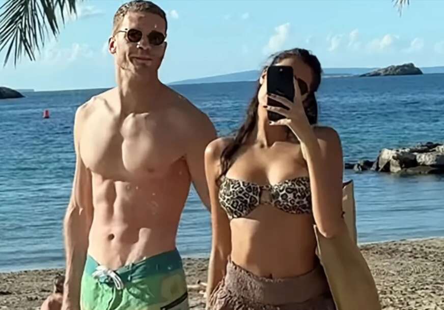 (FOTO) Svi im poručuju da su SAVRŠENI PAR: Aleksandar Radojičić pokazao kako uživa u ljubavi sa fatalnom Turkinjom