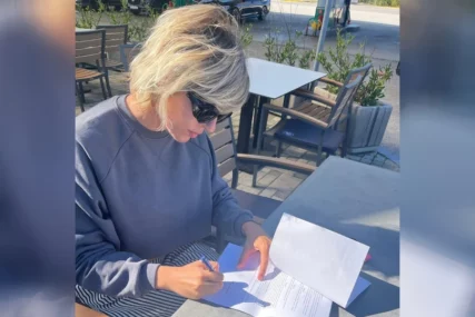 "DOBILA SAM PSIHOZU F23" Pjevačica prvi put o psihičkim problemima i užasu kroz koji je prošla
