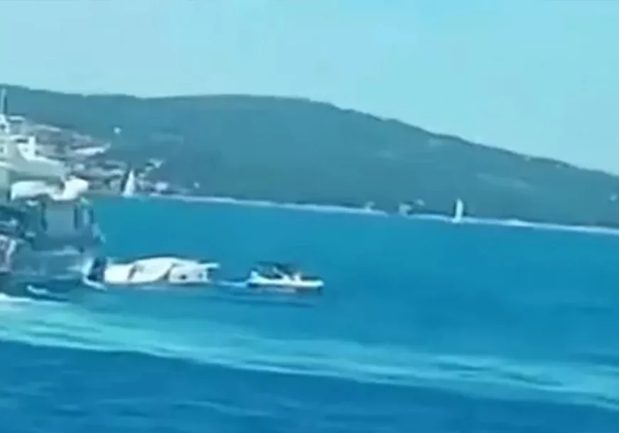 (VIDEO) Čamac udario u stijene: Umalo nova velika tragedija na Jadranu