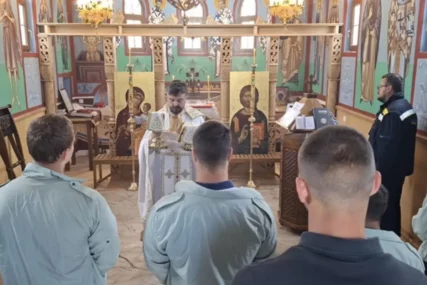 (VIDEO) „Zatvor nije težak, teški su zatvorenici“ Sveštenik već 13 godina pomaže maloljetnim osuđenicima da pronađu NOVI PUT u životu