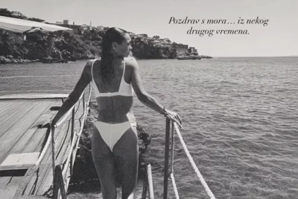 MUŠKARCI OSTALI BEZ TEKSTA Dragana Mićalović u bikiniju pokazala savršeno izvajanu zadnjicu