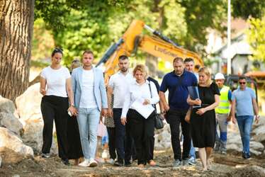 (FOTO) "Banjaluka dolazi do svoje rijeke, a riva postaje stvarnost" Stanivuković poručuje da će novo šetalište biti OAZA ZA UŽIVANJE