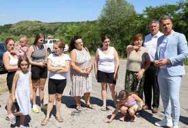 (FOTO) "Učinite, koliko možete" Stanivuković donirao 100.000 KM porodici Majstorović za obnovu kuće uništene u požaru