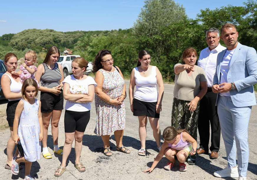 (FOTO) "Učinite, koliko možete" Stanivuković donirao 100.000 KM porodici Majstorović za obnovu kuće uništene u požaru
