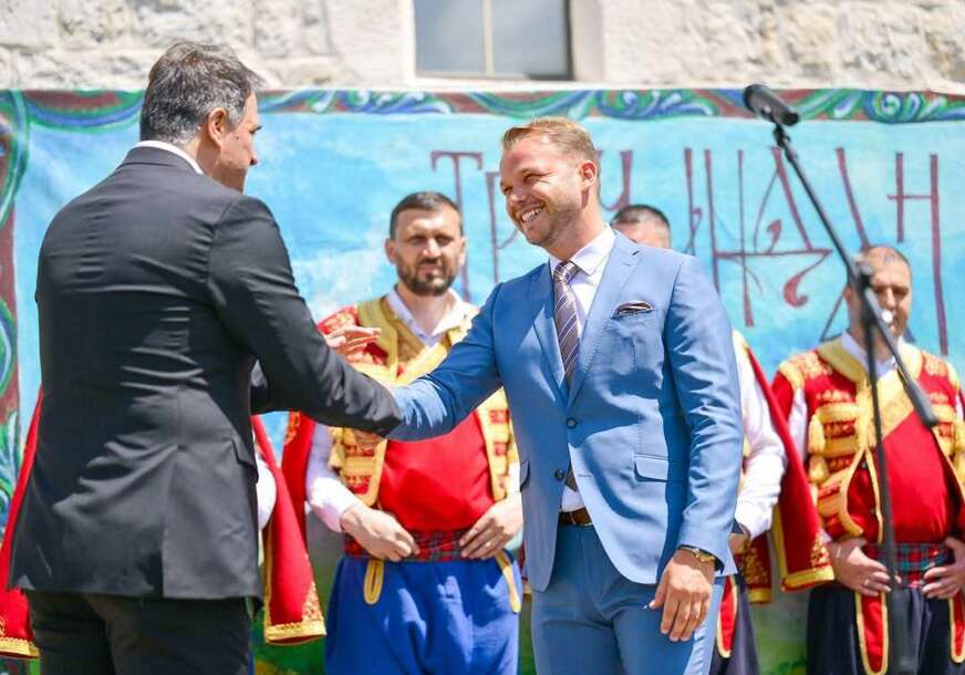 (VIDEO) Već ga proglasili PREDSJEDNIKOM SRPSKE: Hercegovci srdačno dočekali Stanivukovića