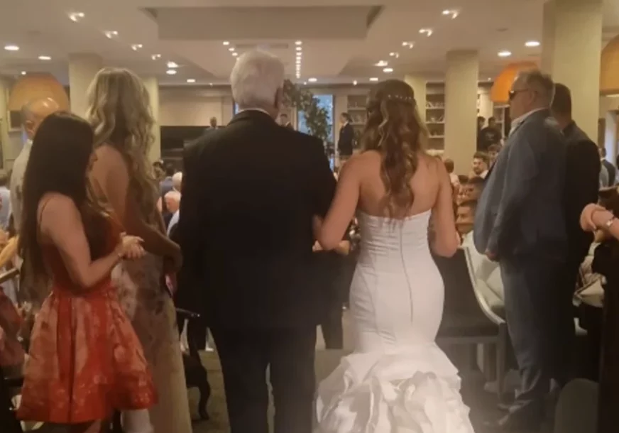 (VIDEO) OŽENIO SE SIN DIREKTORA "GRANDA" Mlada blista u vjenčanici, zakleli se na vječnu ljubav