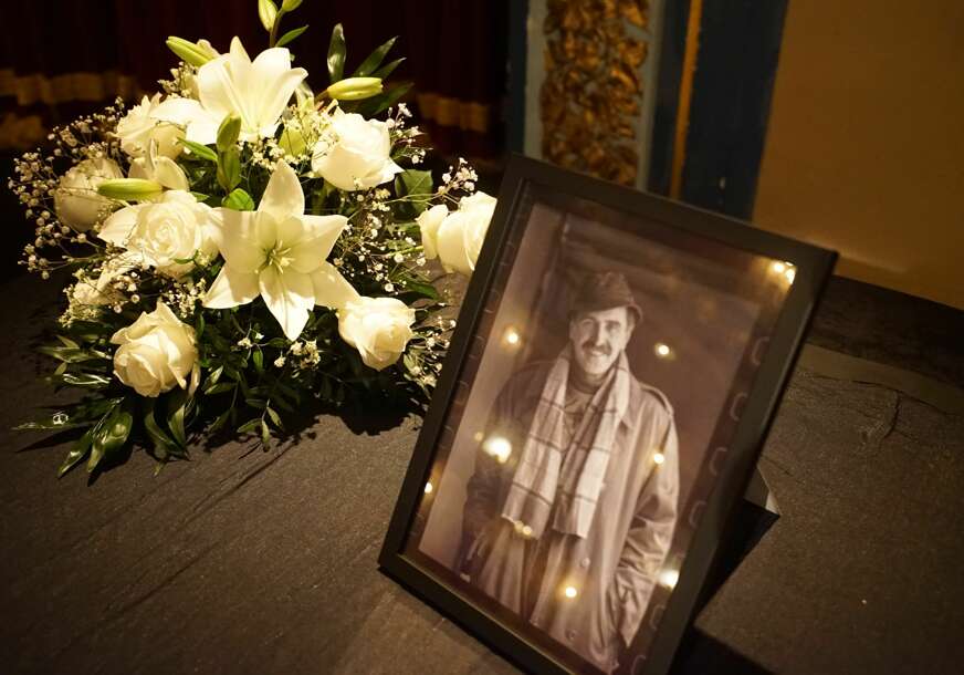 Odlazak čuvara memorije: Sarajevo se oprostilo od VELIKANA LIKOVNE UMJETNOSTI Edina Numankadića