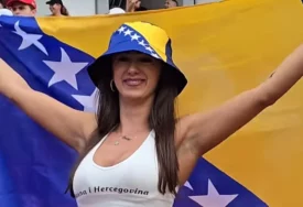 (VIDEO, FOTO) Svi su gledali u nju: Evo ko je ljepotica ukrala pažnju na utakmici BiH i Kanade