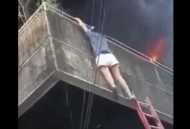 (VIDEO) HEROJSKI ČIN Vlasnica usred požara spasila dva psa i oduševila svijet