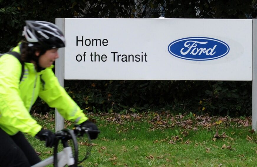 Previše se oslanjali na AI: Ford vratio 300 iskusnih inženjera, PRIZNALI PROMAŠAJ