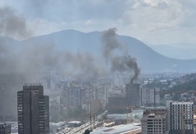 (VIDEO) DRAMA Veliki požar buknuo u Sarajevu, vatrogasci na terenu