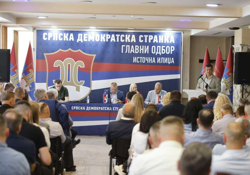 (FOTO) Blanuša kandidat za predsjednika: Završena sjednica GO SDS, ali komentari ne jenjavaju, evo koga proziva Ljubiša Petrović