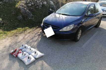 (FOTO) Detalji akcije „Fabia“ u Hercegovini: Uhapšeno 3 osumnjičenih, zaplijenjeno 7 kilograma marihuane
