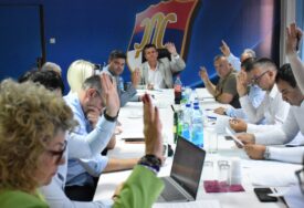 PREGOVORI SE NASTAVLJAJU Blanuša ne odustaje od kandidature za predsjednika, ne odustaje ni Stanivuković - ove sedmice će SVE biti jasno