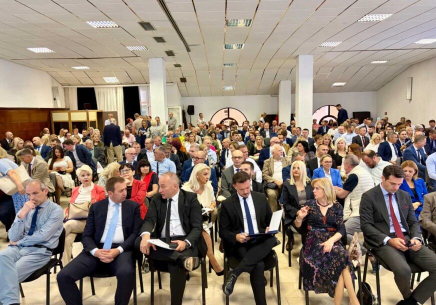 FOTO: USTUPLJENA FOTOGRAFIJA