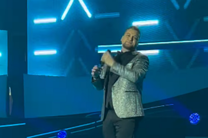 (VIDEO) Muzička borba počinje: Ivan Tolić otvorio veliko finale "Zvezda Granda"