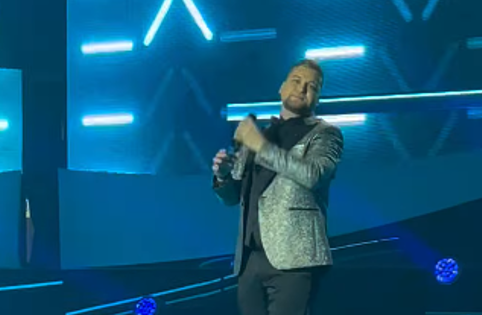 (VIDEO) Muzička borba počinje: Ivan Tolić otvorio veliko finale "Zvezda Granda"