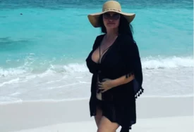 (FOTO) "Bolje da ljulja, nego da žulja" Zbog slike Jane Todorović u kupaćem kostimu SVI SU ISKOLAČILI OČI