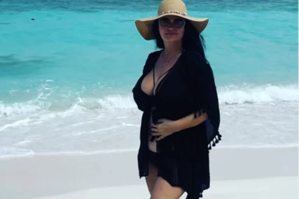(FOTO) "Bolje da ljulja, nego da žulja" Zbog slike Jane Todorović u kupaćem kostimu SVI SU ISKOLAČILI OČI