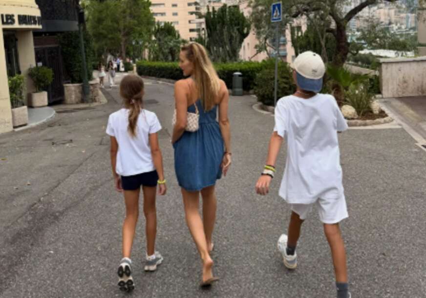 (FOTO) "Moje ljubavi" Jelena Đoković pokazala koliko su TARA I STEFAN PORASLI, ponosna majka prošetala sa nasljednicima