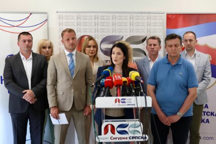 "Njihov odgovor na svaki problem je NOVI KREDIT" Trivićeva poručuje da VLAST KRIJE PODATKE O DUGU, a građanima ispostavlja račun
