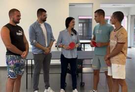 (VIDEO) "Najbolji sport za ovu vrućinu" Nakon fudbala i košarke, Jelena Trivić pokazala da zna zaigrati i stoni tenis