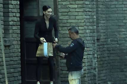 (VIDEO) Kosa do zadnjice i dekolte: Jelisaveta Orašanin PRVI PUT U JAVNOSTI nakon što se saznalo za vezu sa Pavlom