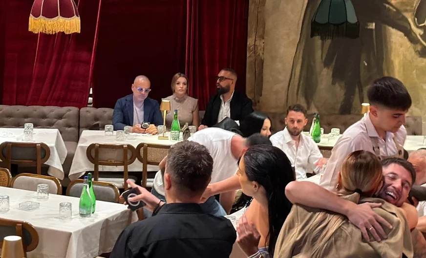 (VIDEO) Cijepali mu majicu i donosili poklone: Joca Stefanović napravio feštu povodom ROĐENJA SINA, okupio estradu