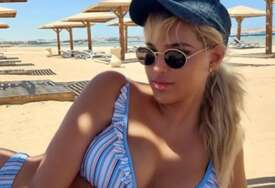 (FOTO) ISTA PAMELA ANDERSON Kćerka folkerke pokazala savršeno tijelo u kupaćem, govori 5 jezika, a u indeksu IMA SVE DESETKE