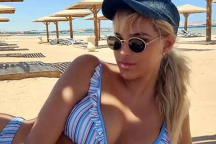 (FOTO) ISTA PAMELA ANDERSON Kćerka folkerke pokazala savršeno tijelo u kupaćem, govori 5 jezika, a u indeksu IMA SVE DESETKE