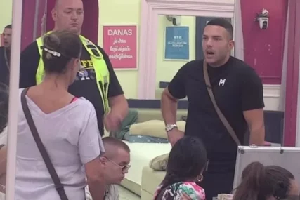 "SPAVAO SI SA DŽEHVOM I TEODOROM U ISTOM KREVETU" Haos u Eliti 9, Kačavenda žestoko udarila na Anđela