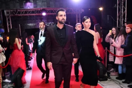OSTAVLJA BEZ DAHA Za suprugu poznatog glumca kažu da je ista Monika Beluči, njena izjava o mužu se i danas prepričava