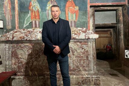 (FOTO) "SIMBOL ISTRAJNOSTI" Nešić poručio da je Vidovdan NAŠ ZAVJET da čuvamo VJERU, SLOBODU I DOSTOJANSTVO