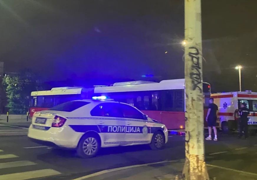 GRAĐANI RAZBIJALI VRATA DA OSLOBODE VOZAČA Detalji užasne nesreće kod Brankovog mosta, evo u kakvom je stanju povrijeđeni