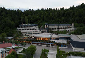 (VIDEO, FOTO) SPAVANJE NA KORAK OD PODZEMNOG ČUDA PLANETE Hotel "Jama" - oaza mira u Sloveniji koja spaja netaknutu prirodu i čist hedonizam