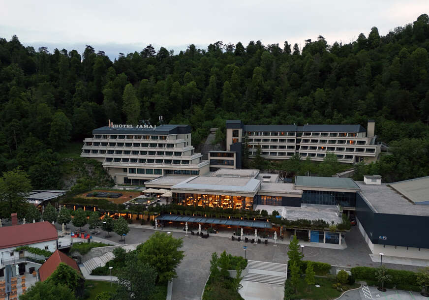 Postojnska Jama i Hotel Jama