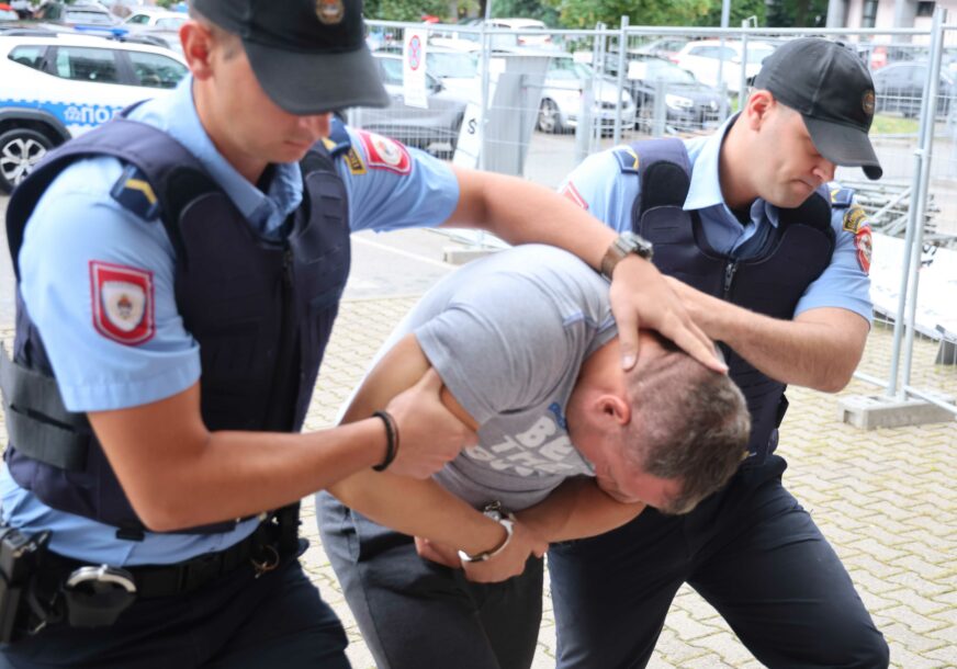Tužilaštvo traži pritvor za Banjalučanina (36): Osumnjičen da je za manje od 40 minuta opljačkao nekoliko radnji u Banjaluci