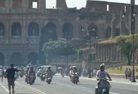 (VIDEO) TRAJE TOLIKO DUGO Vespa slavila rođendan uz spektakl na ulicama Rima