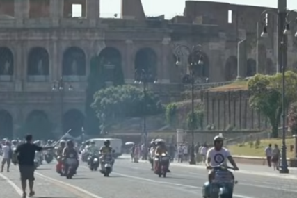 (VIDEO) TRAJE TOLIKO DUGO Vespa slavila rođendan uz spektakl na ulicama Rima