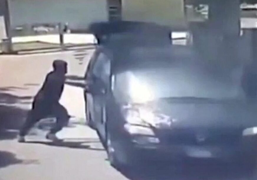(VIDEO) MUŠKARCI ŽIVI ZAPALJENI Radili u polju svaki dan, a kada su tražili platu dočekao ih horor