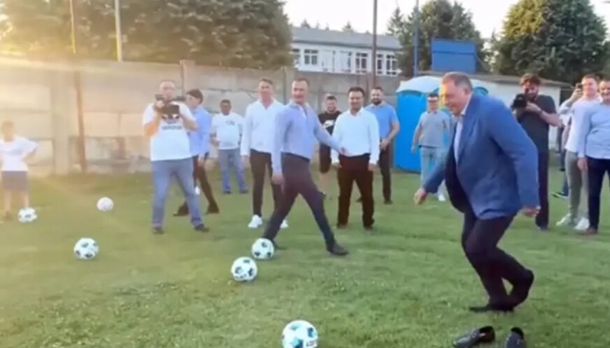(VIDEO) Dodik pokazao šta zna na terenu, šutirao penale "Uvijek smo imali mlade koji znaju odbraniti i gol i Republiku Srpsku"