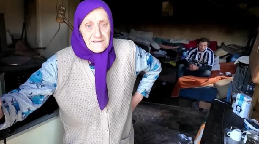 (VIDEO) Žive sa 1.000 KM mjesečno, a mole za pomoć: Unuk (19) besposlen leži na krevetu, voditelj razotkrio istinu