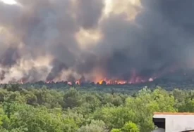 (VIDEO) PODIGNUTI KANADERI Udari munja izazvali požare kod Šibenika