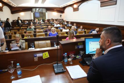 HOĆE LI ŠTA PROĆI? Vanredna sjednica o kreditu od 18 MILIONA ZA CENTAR GRADA, jednom računu za sve komunalije i naplati parkinga