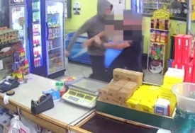 (VIDEO) Hrabri Luka savladao naoružanog pljačkaša: Razbojnik upao u prodavnicu, pa POTEGAO NOŽ