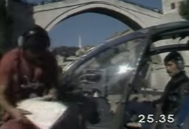 (VIDEO) Odlazak legende koju je MOSTAR OBOŽAVAO: Preminuo pilot koji je izveo NEMOGUĆE - helikopterom proletio ispod Starog mosta