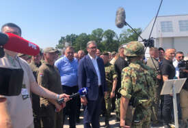 "Spremna da zaštiti zemlju" Vučić i Dodik na prikazu modernih sredstava i sistema Vojske Srbije u Batajnici