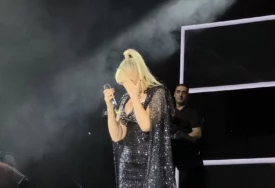 (VIDEO) Saša bi večeras bio najponosniji: Suzana Jovanović plače nasred bine, rukom pokrila lice