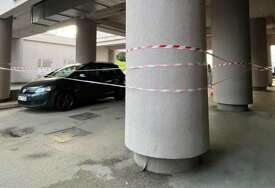 (FOTO) Urušio se dio plafona na parkingu UKC: Oštećen automobil, nadležni najavili detaljnu istragu